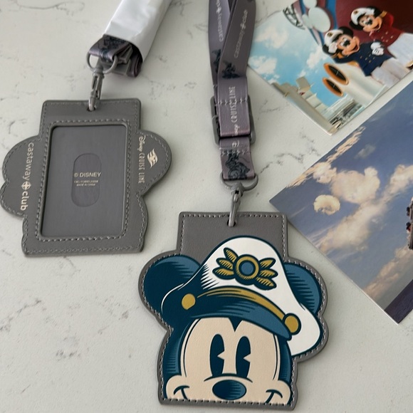 2 NEW lanyards DISNEY CRUISE CASTAWAY CLUB CARD HOLDER 2 POSTCARDS MICKEY MINNIE - Picture 2 of 2